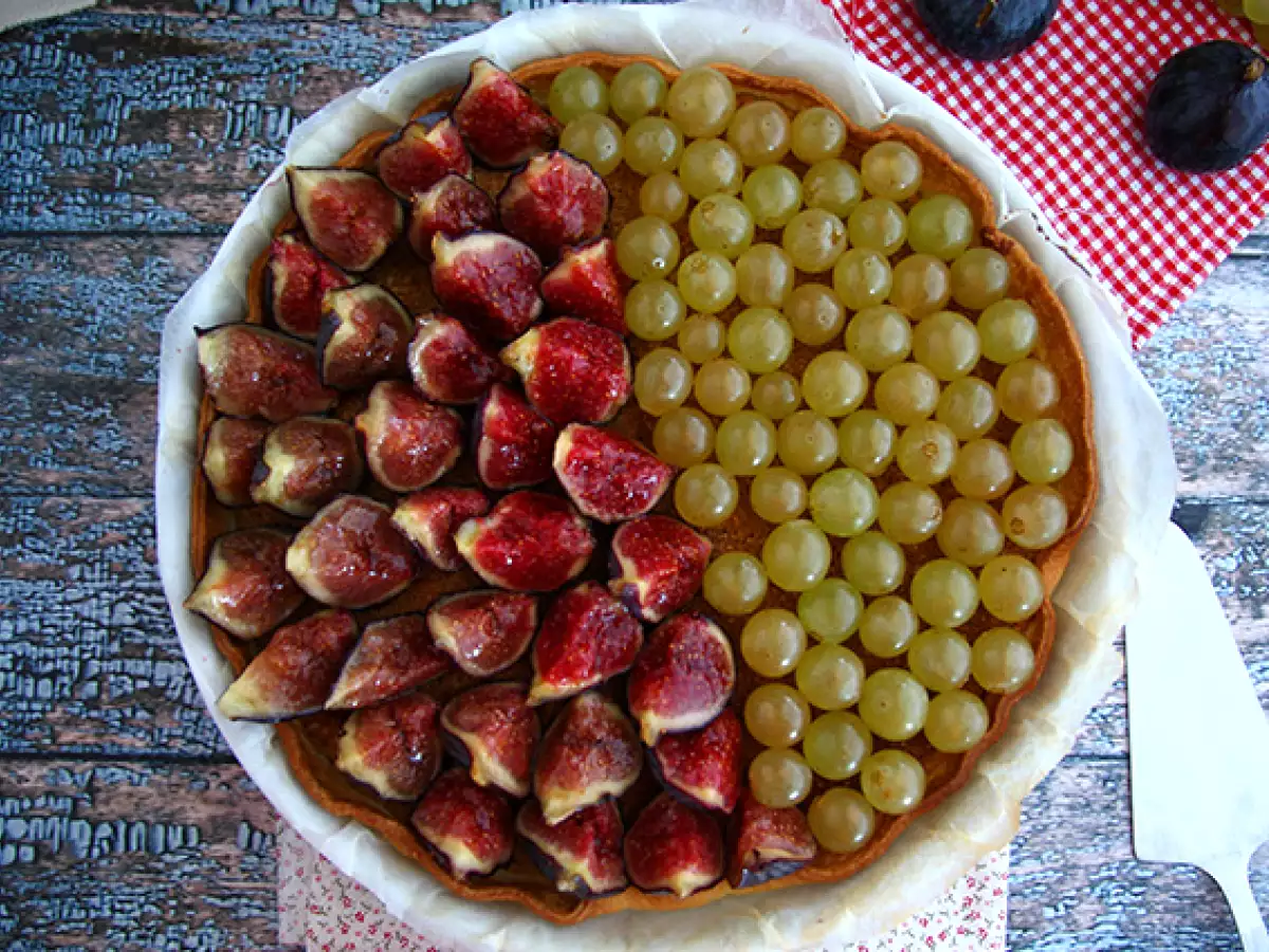 Ricetta Crostata con uva e fichi