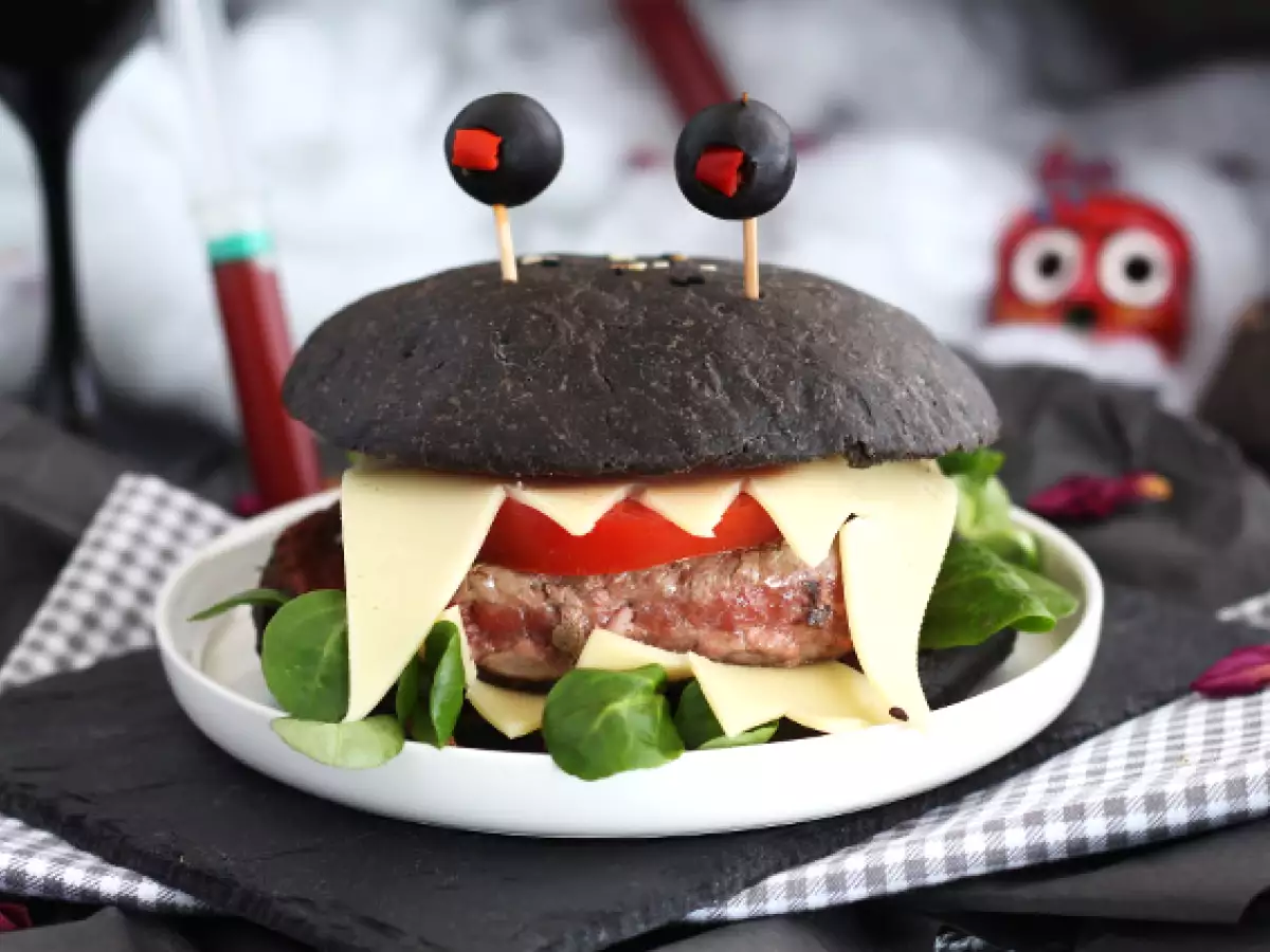 Ricetta Monster burger, il cheeseburger da preparare assolutamente per halloween