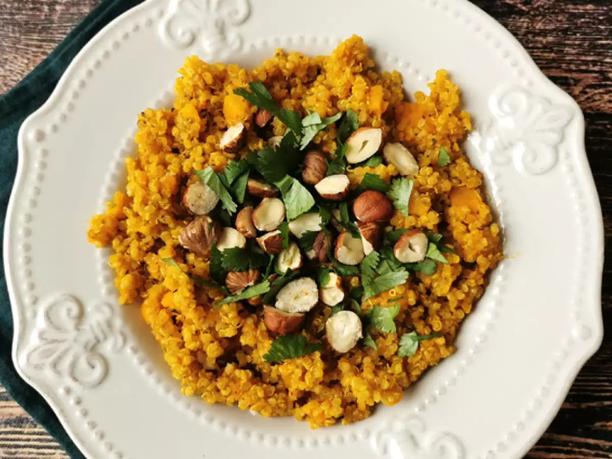 Ricetta Risotto di quinoa con zucca, nocciole e coriandolo fresco