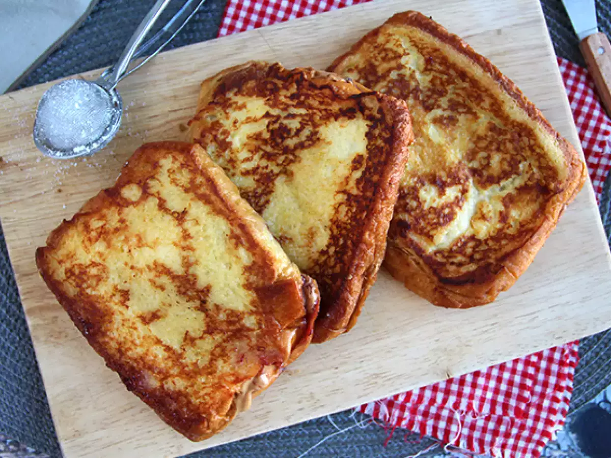 Ricetta French toast con burro di arachidi e confettura di frutti rossi