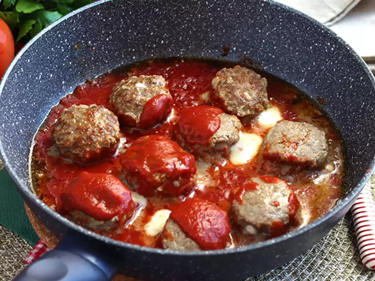 Ricetta Polpette al sugo con cuore di mozzarella