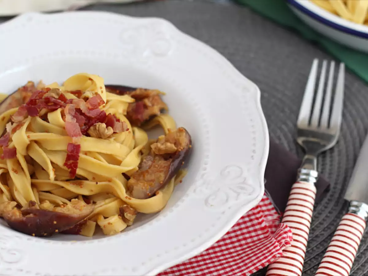 Ricetta Tagliatelle con fichi, pancetta e noci