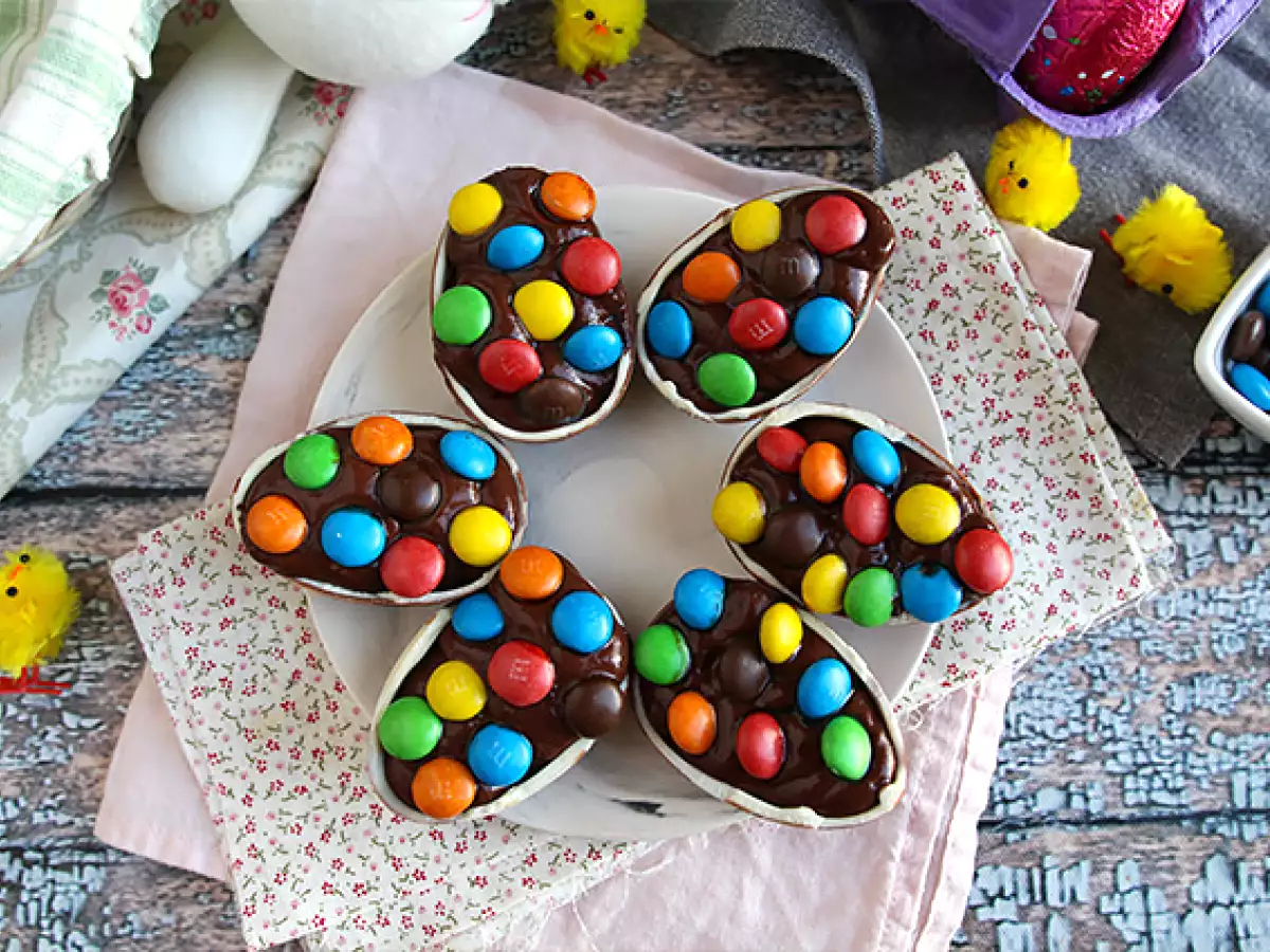 Ricetta Ovetti di pasqua ripieni con crema al cioccolato e m&m's