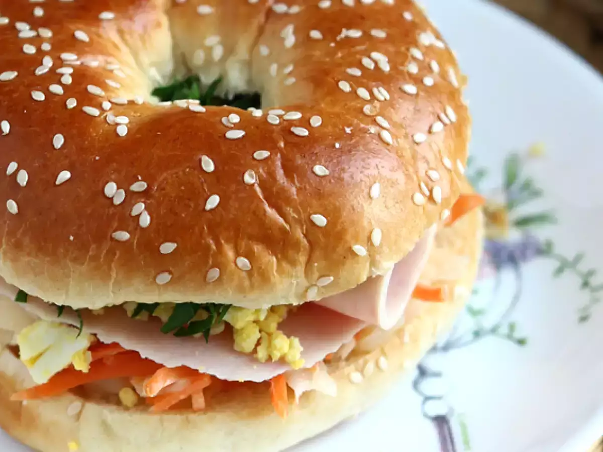 Ricetta Bagel con tacchino, coleslaw e uovo sodo