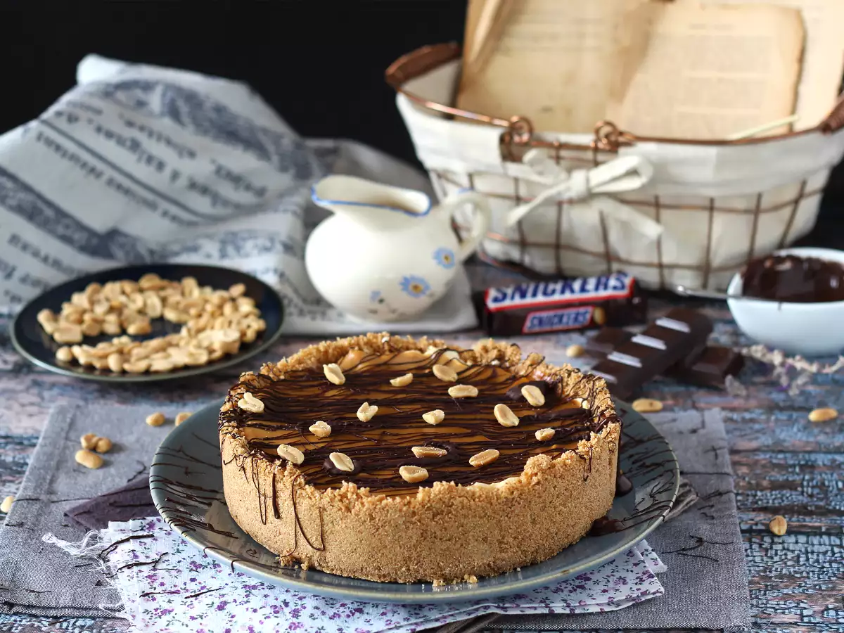 Ricetta Snickers cheesecake, un peccato di gola da provare subito!