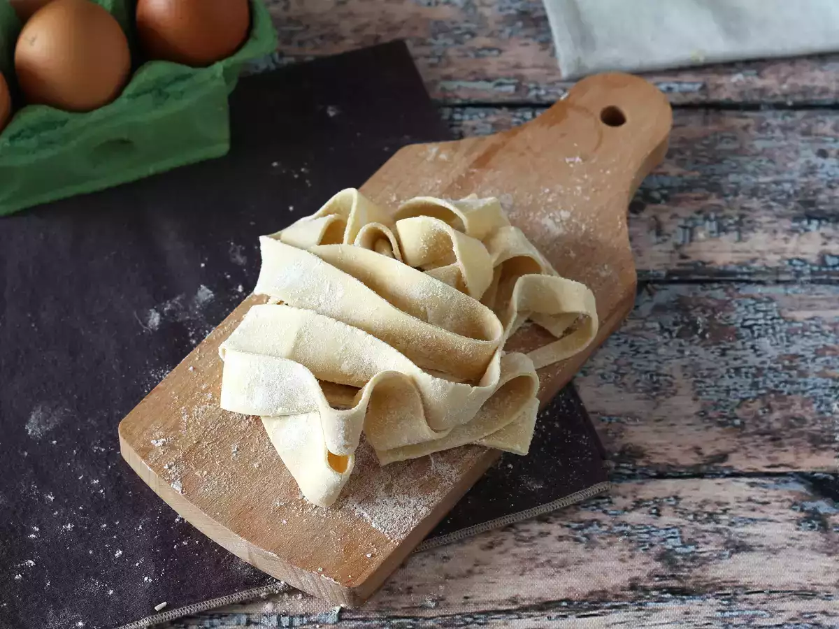Ricetta Pappardelle all'uovo fatte in casa: la ricetta spiegata passo a passo