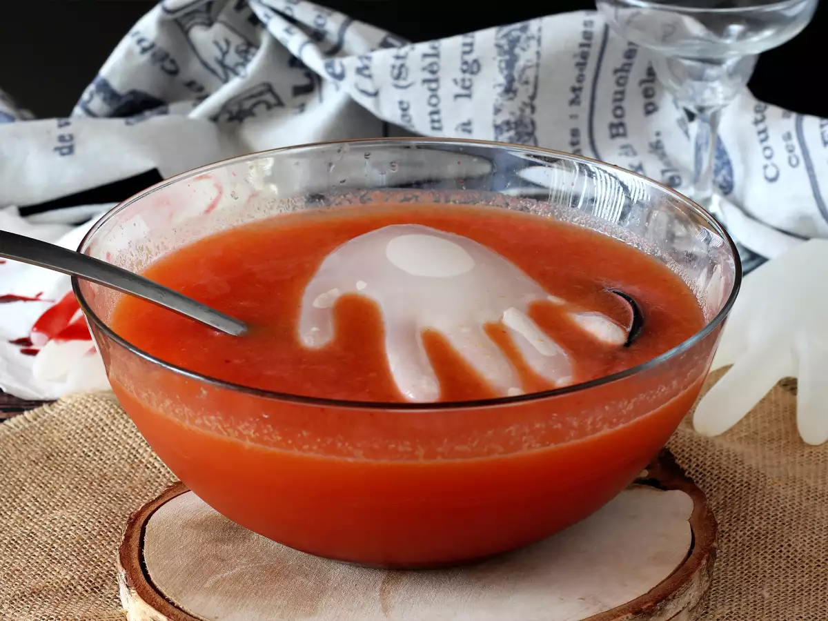 Ricetta Cocktail di halloween con mano di ghiaccio, un drink da paura!