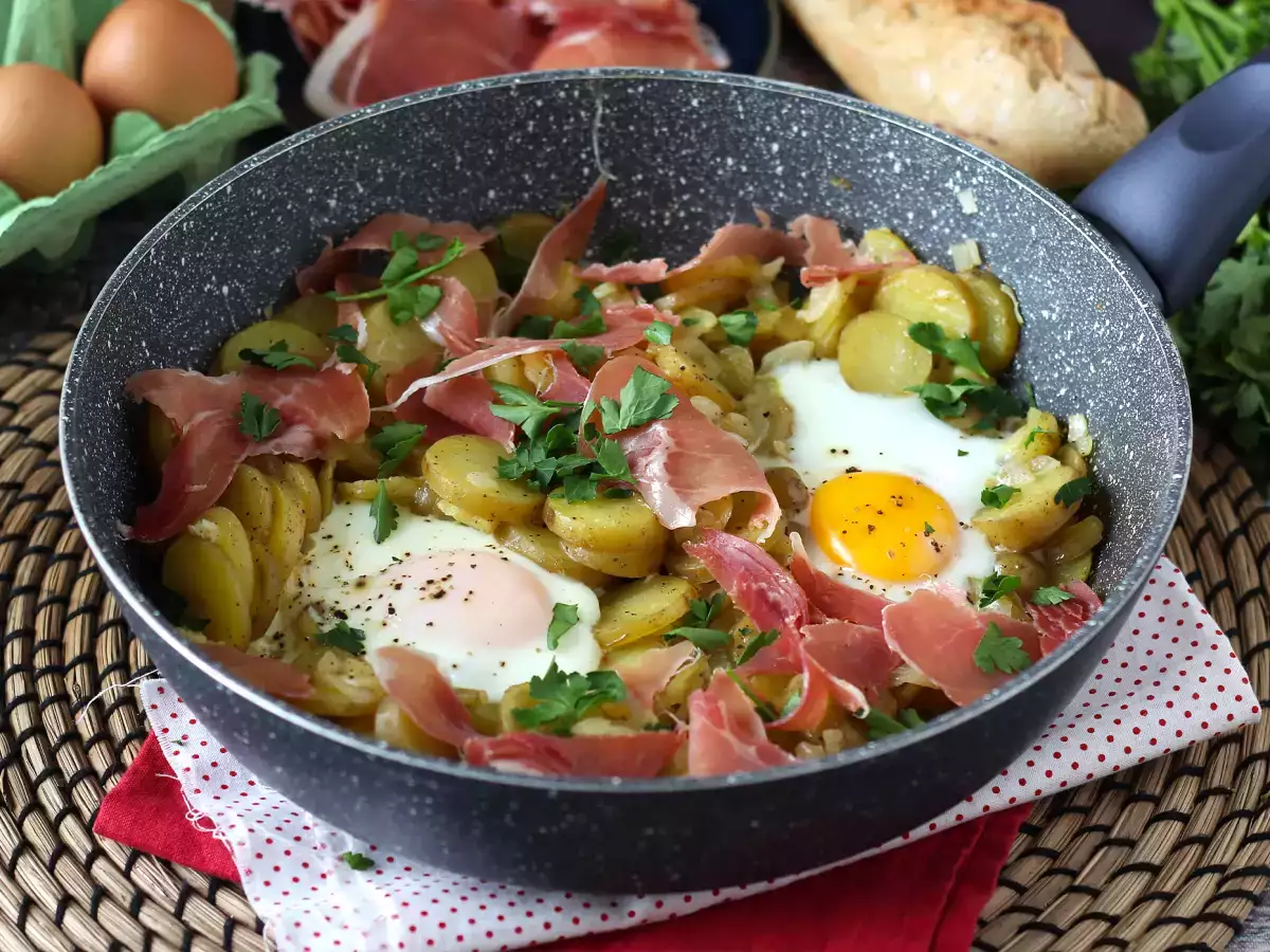 Ricetta Huevos rotos: la gustosa ricetta spagnola a base di patate ed uova