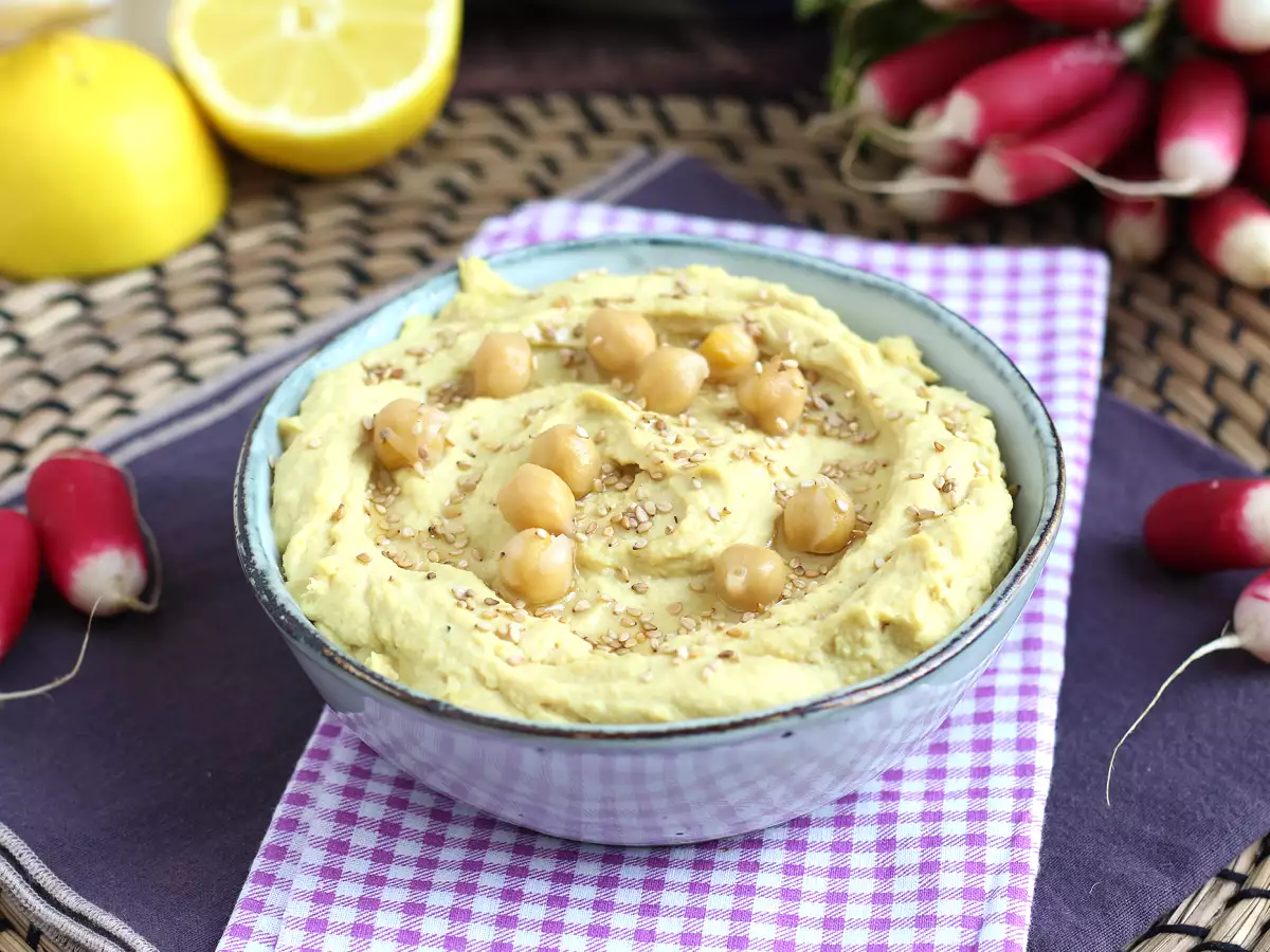Ricetta Hummus con limoni confit, una delicata crema da aperitivo pronta in 10 minuti