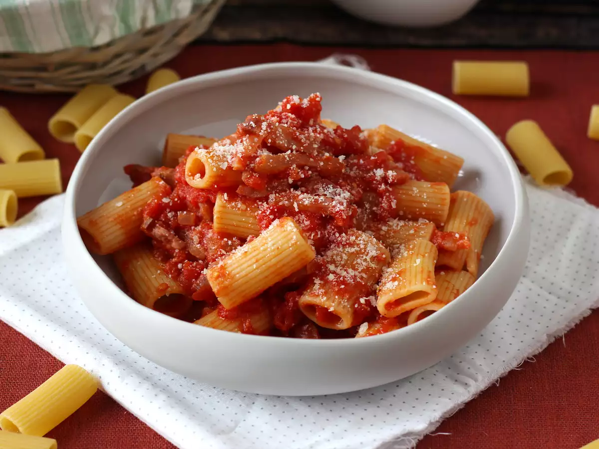 Ricetta Pasta all'amatriciana, la ricetta tradizionale spiegata passo a passo