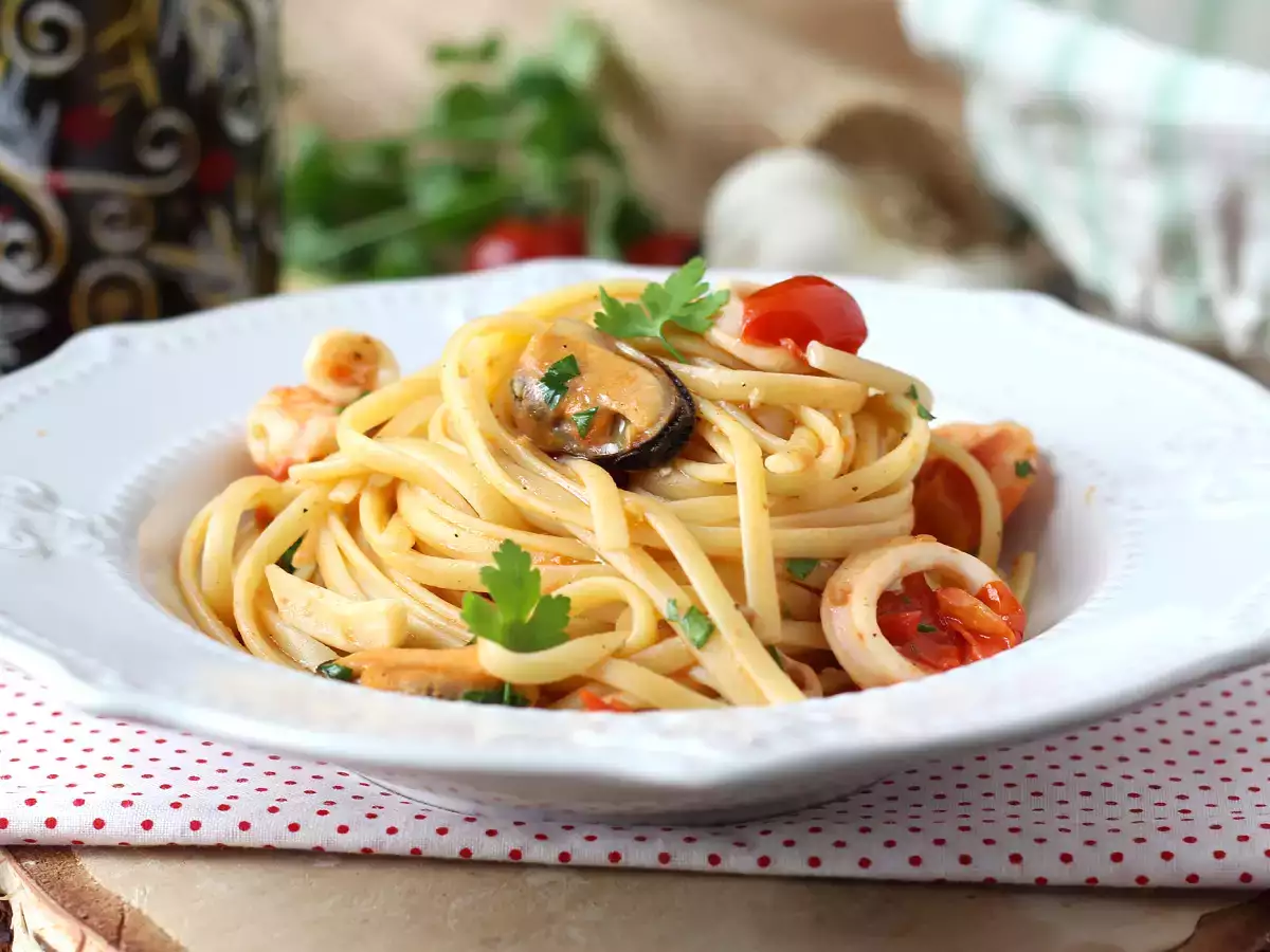 Ricetta Pasta ai frutti di mare surgelati, il primo piatto gustoso e rapidissimo