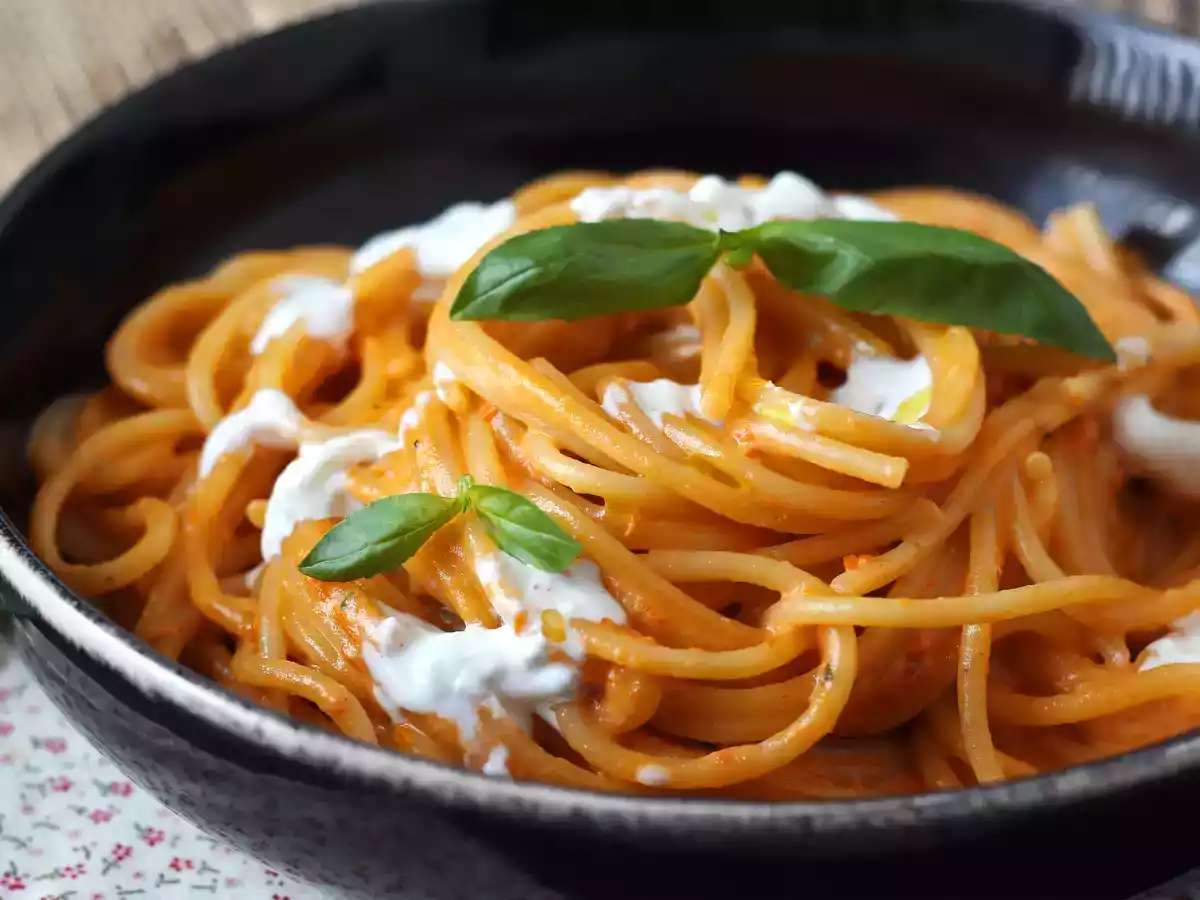 Ricetta Pasta cremosa con burrata e pomodorini