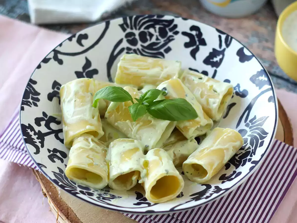Ricetta Pasta con crema di ricotta e basilico