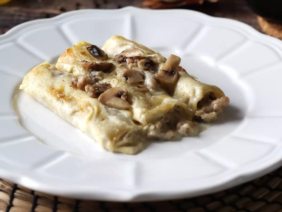 Ricetta Cannelloni funghi e salsiccia: un primo piatto ricco e gustoso