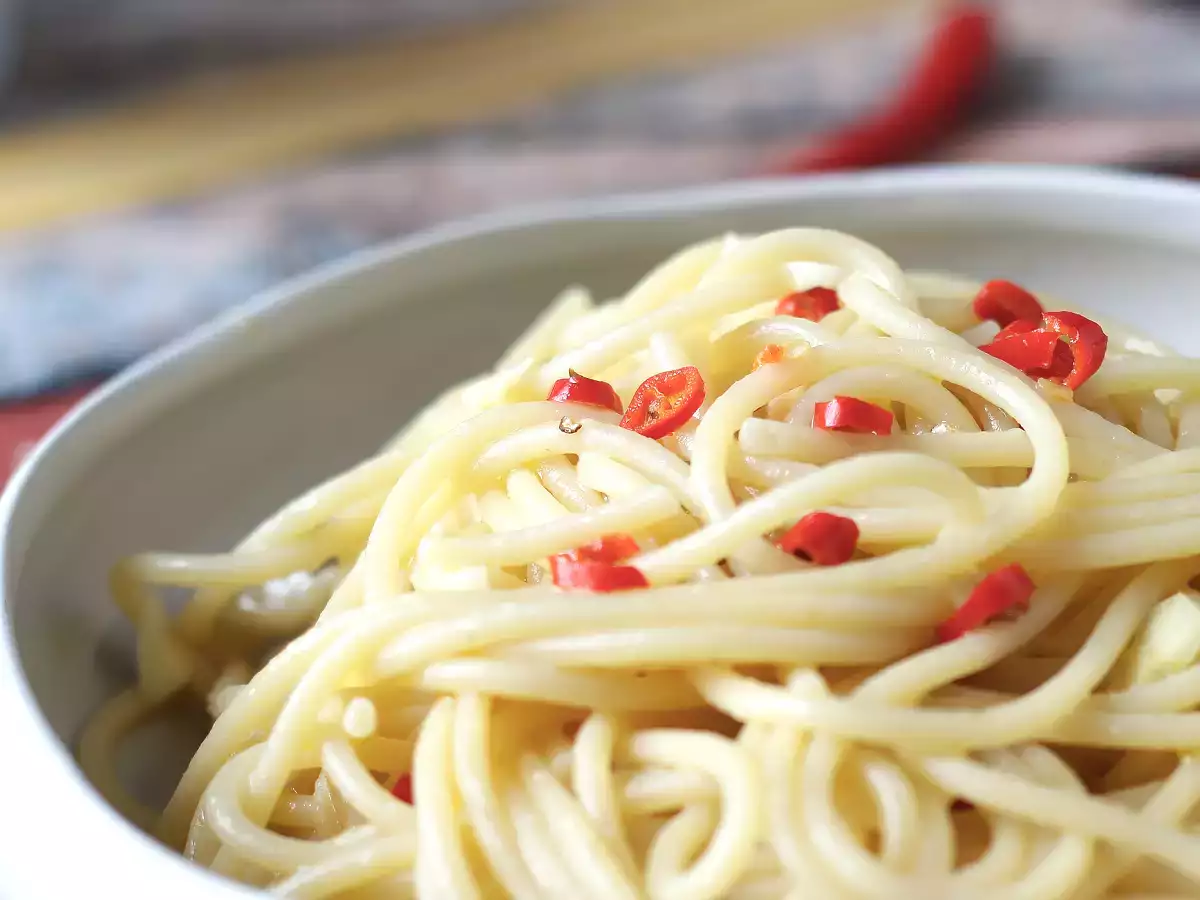 Ricetta Spaghetti aglio, olio e peperoncino: il piatto last minute della tradizione italiana
