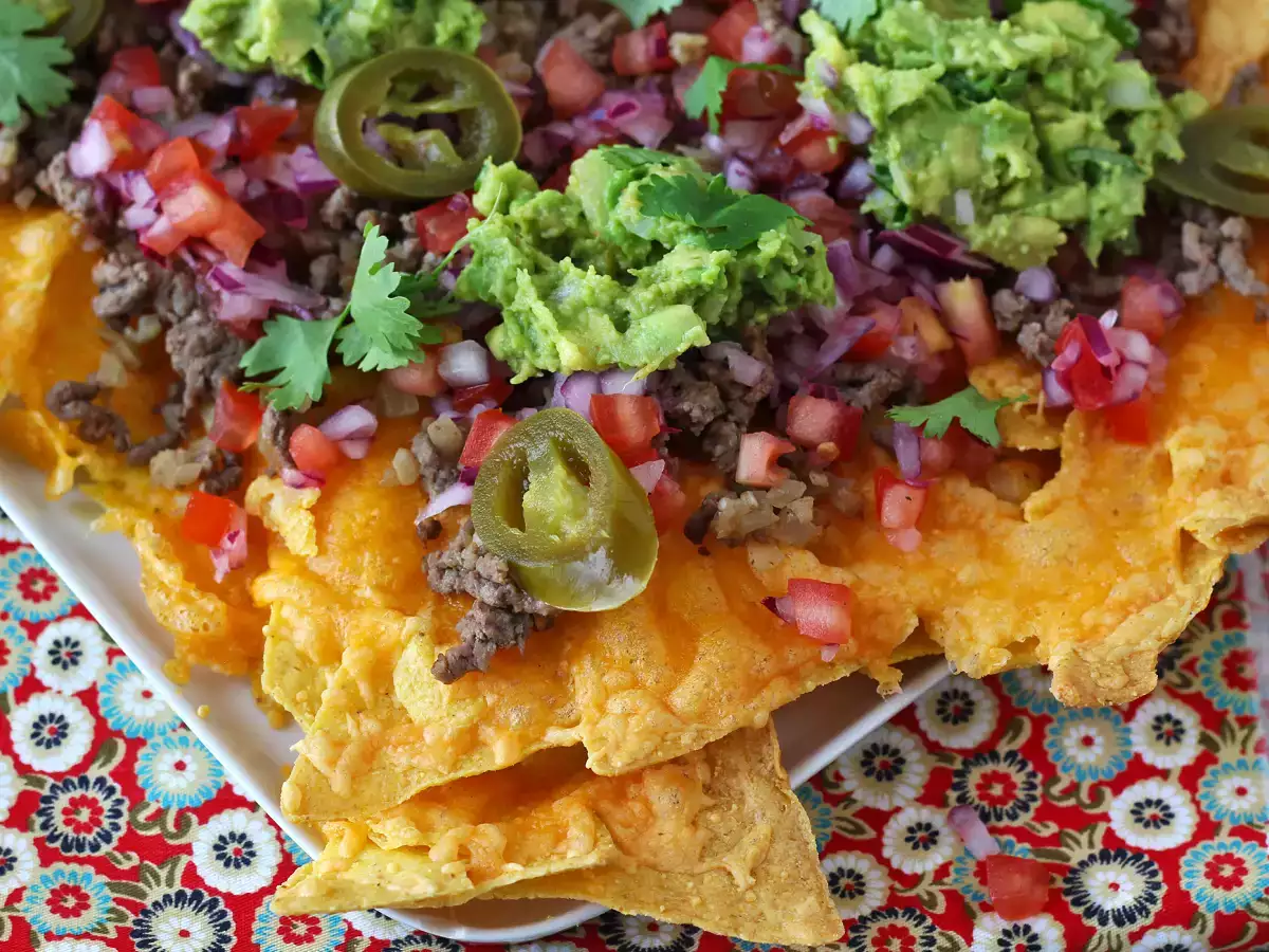 Ricetta Nachos conditi: l'idea veloce per un apericena da leccarsi le dita