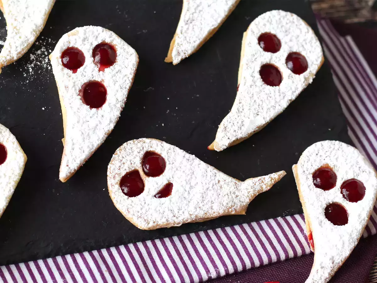 Ricetta Biscotti fantasma: la ricetta di halloween più facile e divertente da realizzare con i bambini