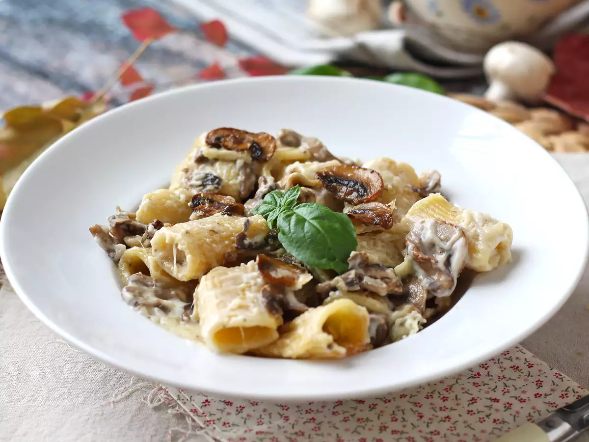 Ricetta Pasta cremosa con funghi e panna: un primo piatto semplice dal sapore autentico