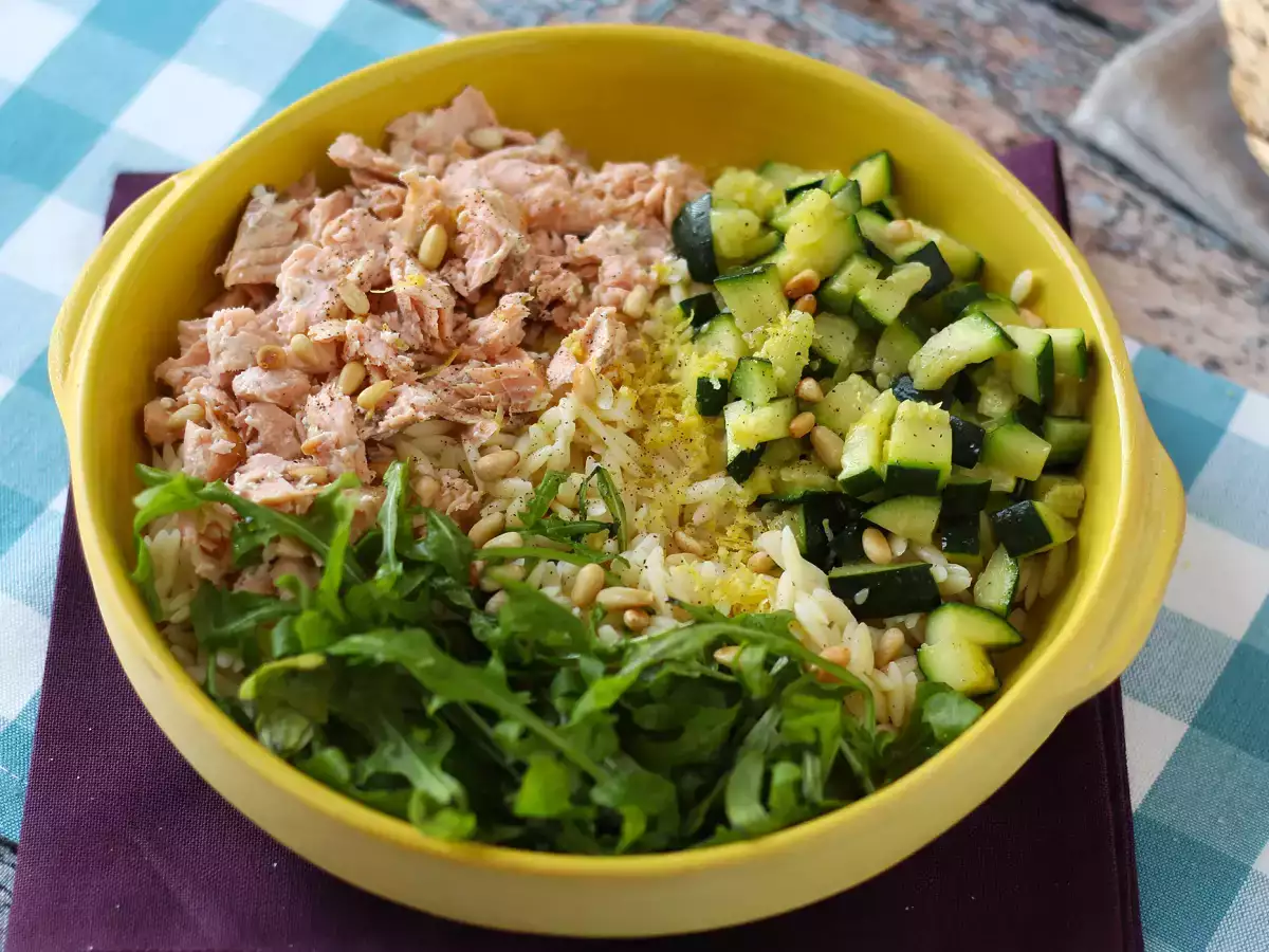 Ricetta Insalata di risoni con salmone e zucchine: ricetta facile, leggera e nutriente