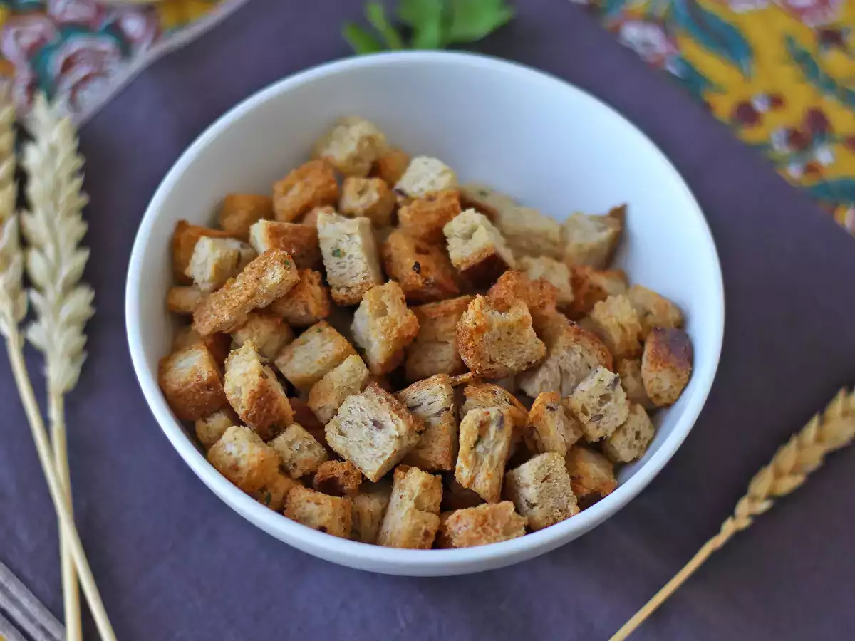 Ricetta Crostini di pane nella friggitrice ad aria croccanti e veloci: ricetta facile