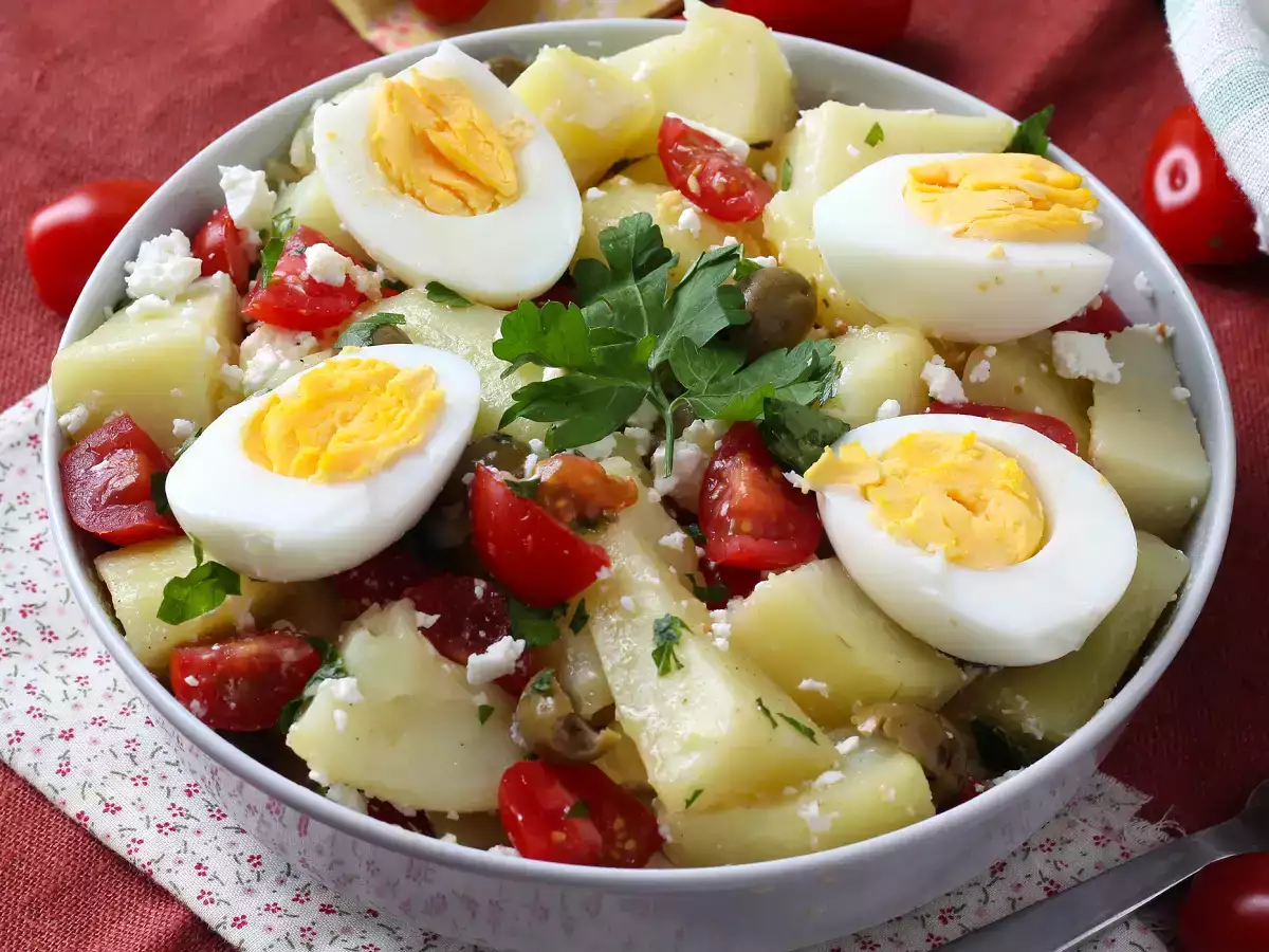 Ricetta Insalata di patate con feta, uova e pomodorini