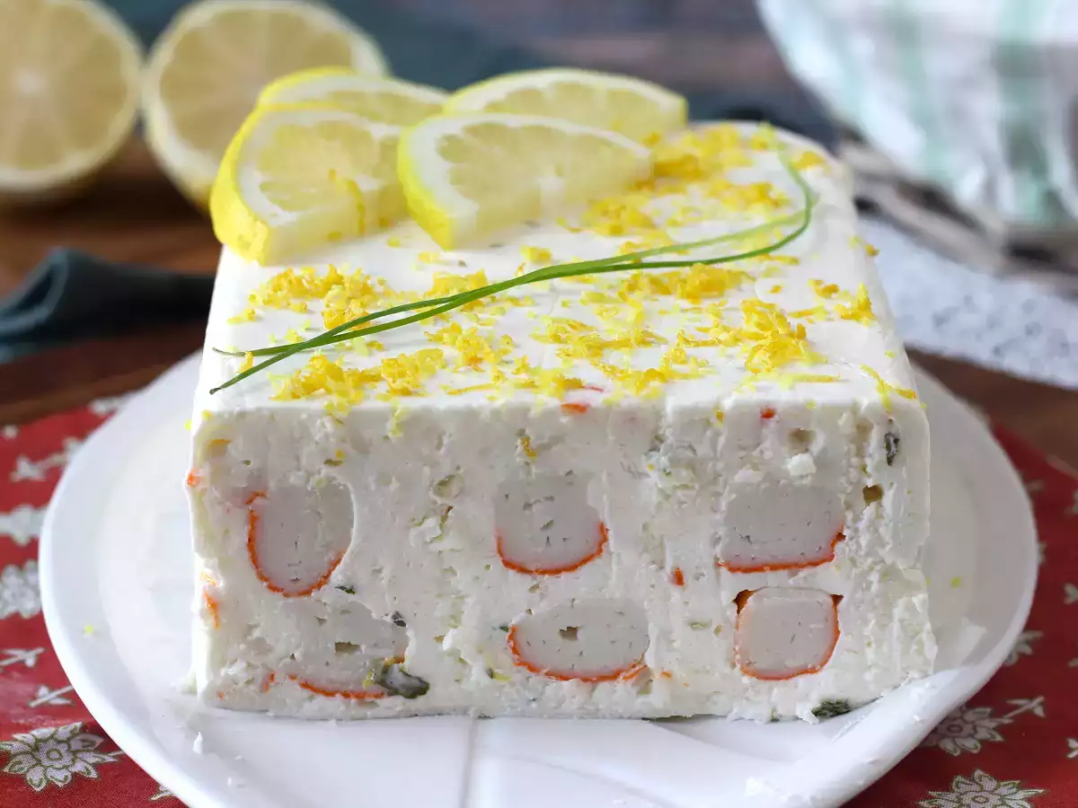 Ricetta Terrina fredda di surimi: l’antipasto senza cottura facile per ogni occasione