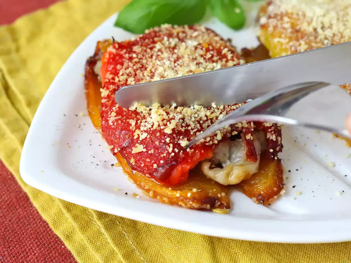 Ricetta Peperoni farciti e gratinati in friggitrice ad aria con salsiccia e scamorza