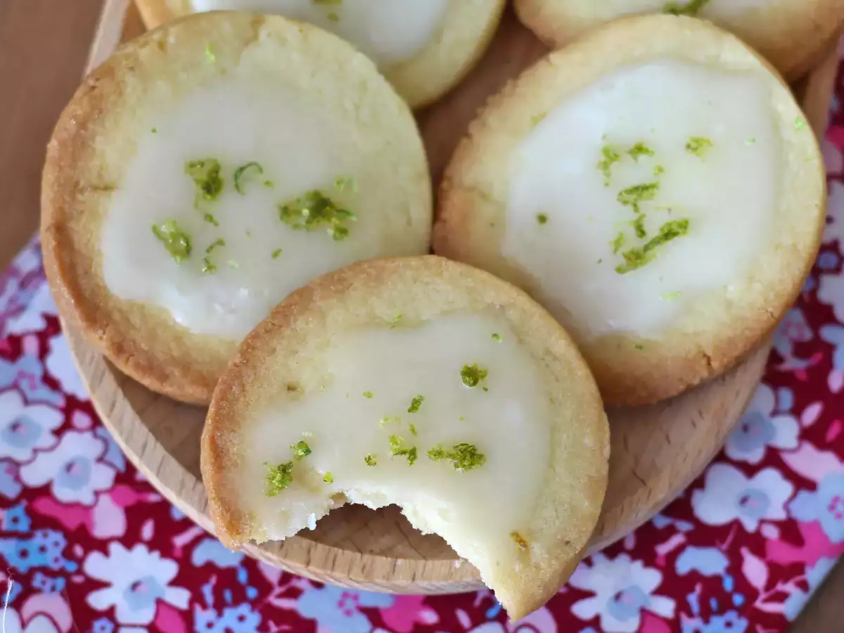 Ricetta Biscotti di pasta frolla al lime con glassa
