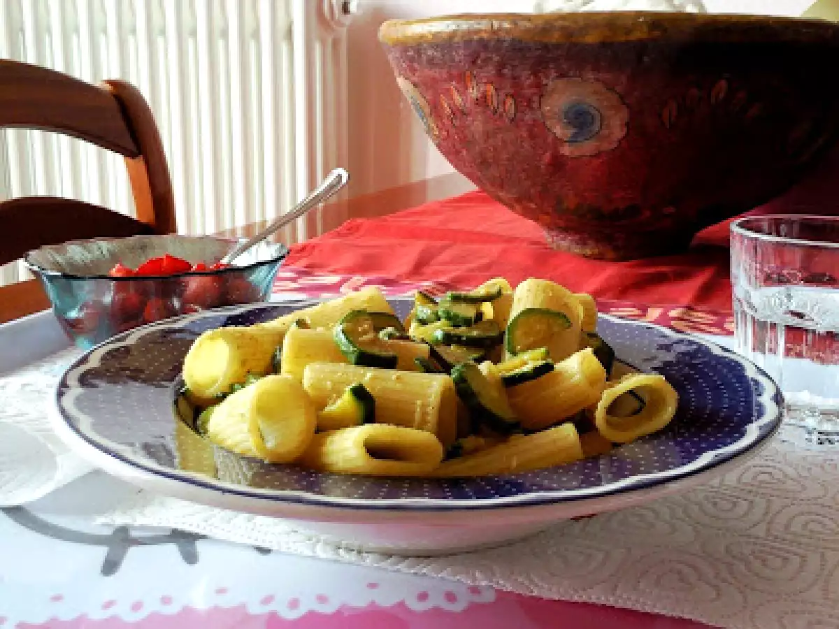 Ricetta Rigatoni con zucchine curry e cocco