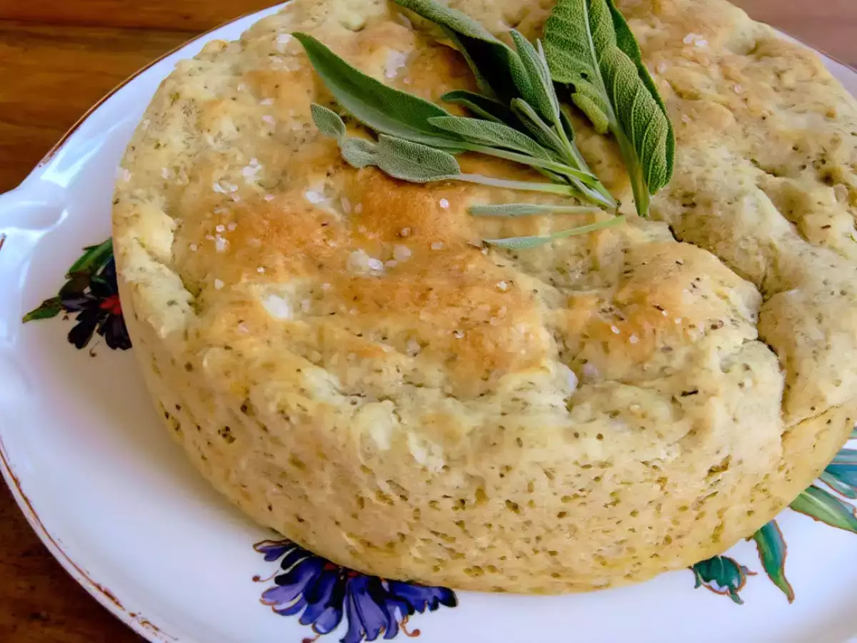 Ricetta Focaccia alla salvia, la ricetta della nonna facile da preparare