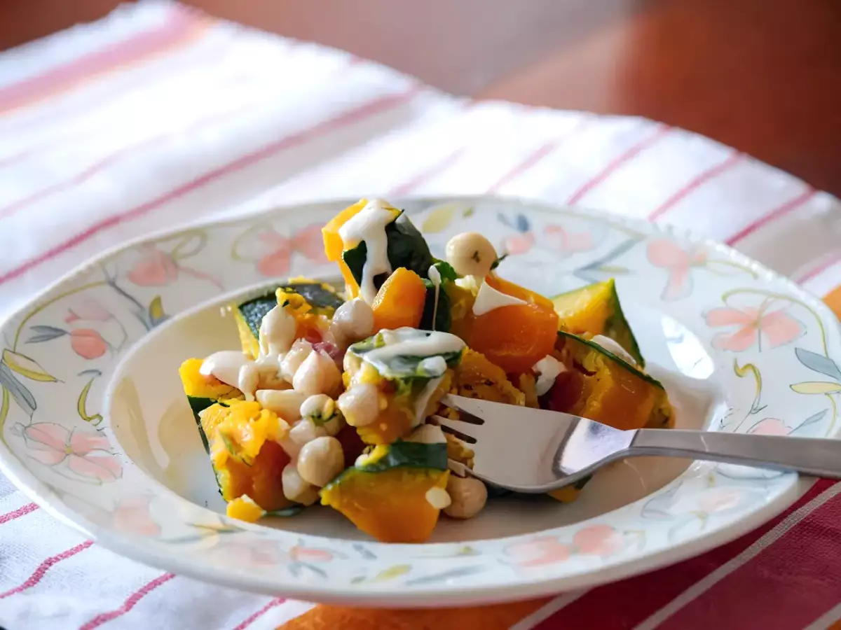 Ricetta Insalata calda di zucca e ceci: ricetta sana e gustosa per autunno ed inverno