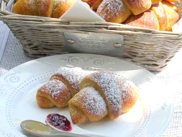 Ricetta Cornetti integrali al miele con lievito naturale