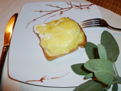 Ricetta Uovo affogato (o in camicia) al formaggio