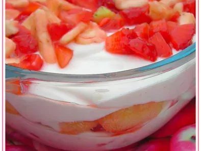 Ricetta Strawberry-banana tiramisu' (con yogurt e ricotta - senza uova)