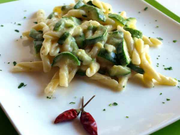 Ricetta Casarecce zucchine e stracchino