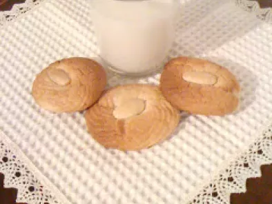 Ricetta Latte di mandorla con biscotti di mandorle