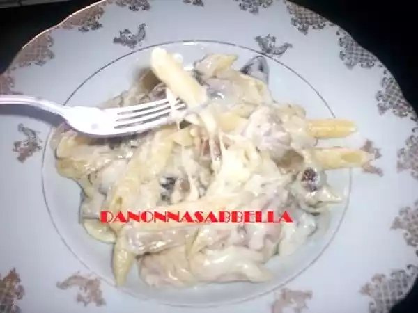 Ricetta Pennette con besciamella ai funghi di bosco, prosciutto ed emmenthal