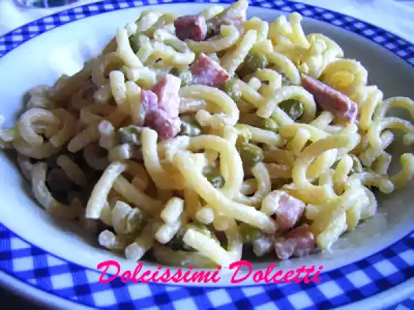 Ricetta Gramigna panna, pancetta e piselli