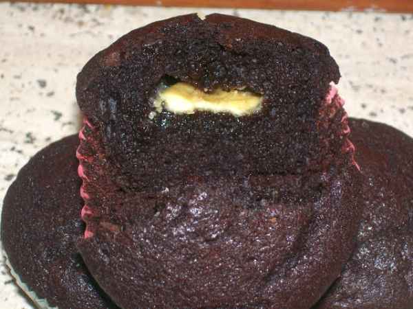 Ricetta Muffins al doppio cioccolato con cuore bianco