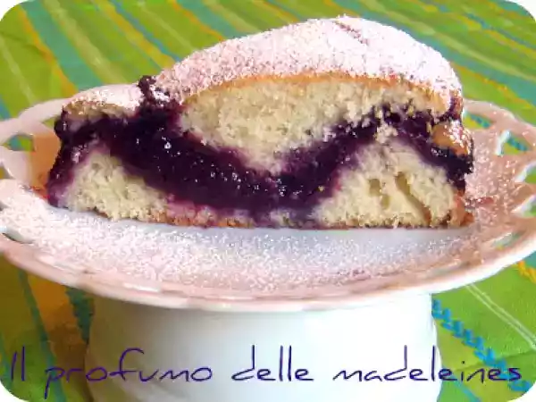 Ricetta Torta soffice con ripieno di uva fragola