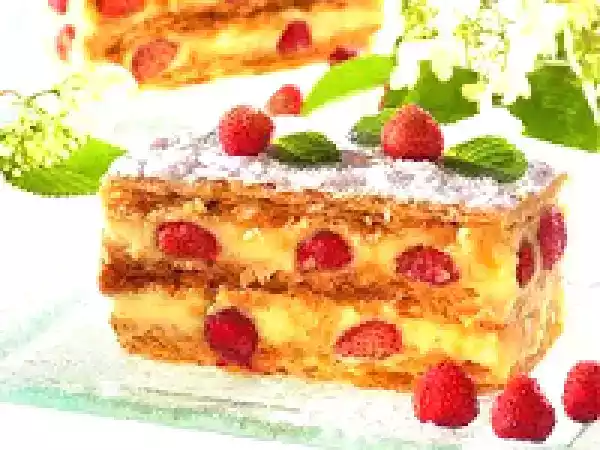 Ricetta Millefoglie con crema e fragoline di bosco