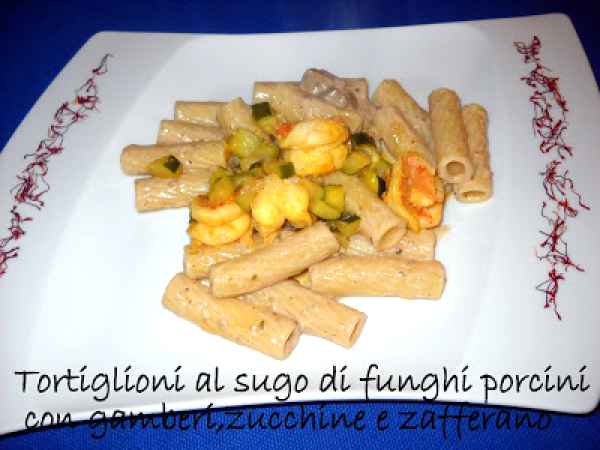 Ricetta Ricetta barilla: tortiglioni al sugo di funghi porcini con gamberi, zucchine e zafferano