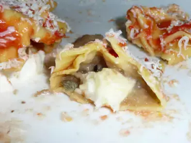 Ricetta Fagottini di melanzane con pomodoro, mozzarella di bufala e ricotta affumicata