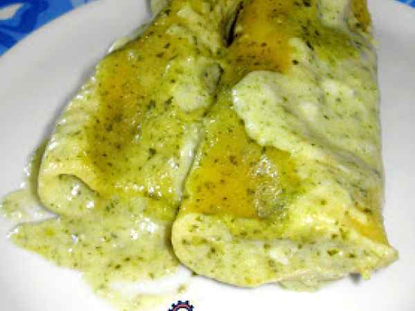 Ricetta Cannelloni ai formaggi e cotto con salsa al pesto