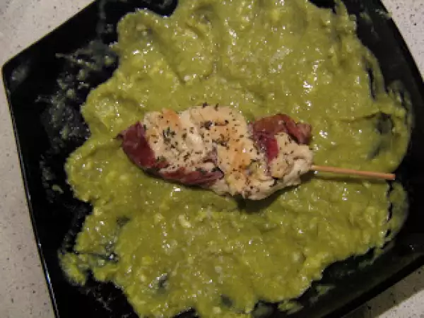 Ricetta Treccine di pollo su vellutata di piselli