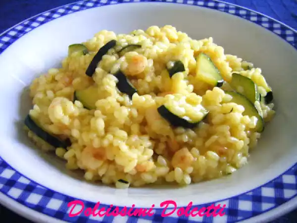 Ricetta Risotto dorato con gamberetti e zucchine