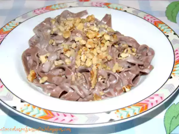 Ricetta Tagliatelle al cioccolato con salsa di noci e gorgonzola