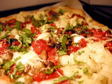 Ricetta Pizza con crema di patate e baccalà, pomodorini confit e olive taggiasche