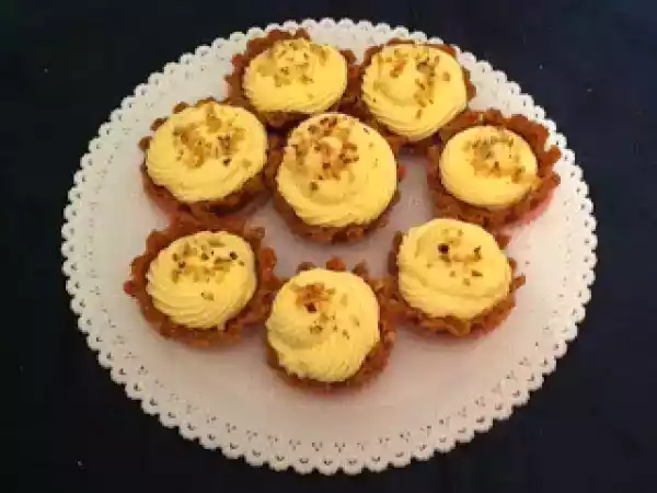 Ricetta Cestini in croccante ripieni di crema pasticcera e chantilly