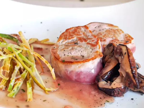 Ricetta Filetto con porcini e porro croccante